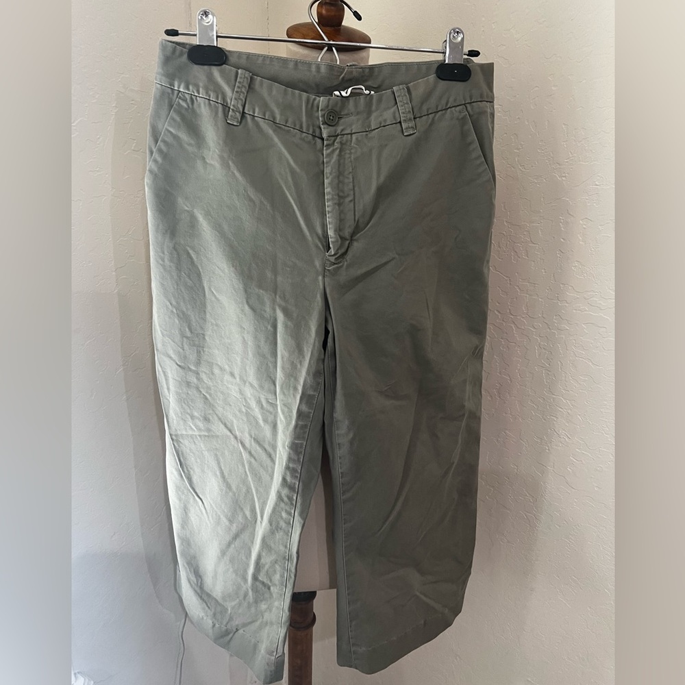 Like New size 4 gap olive green capris.